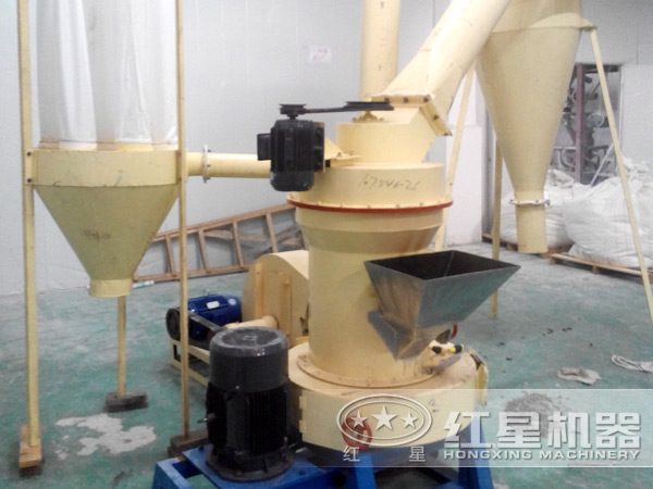 小型滑石雷蒙磨粉機設備現場實拍
